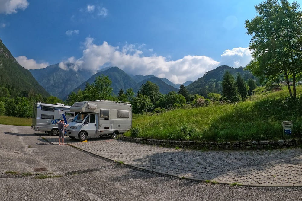 Vista ravvicinata dell'Area Camper in Friuli Venezia Giulia, Val d'Arzino.