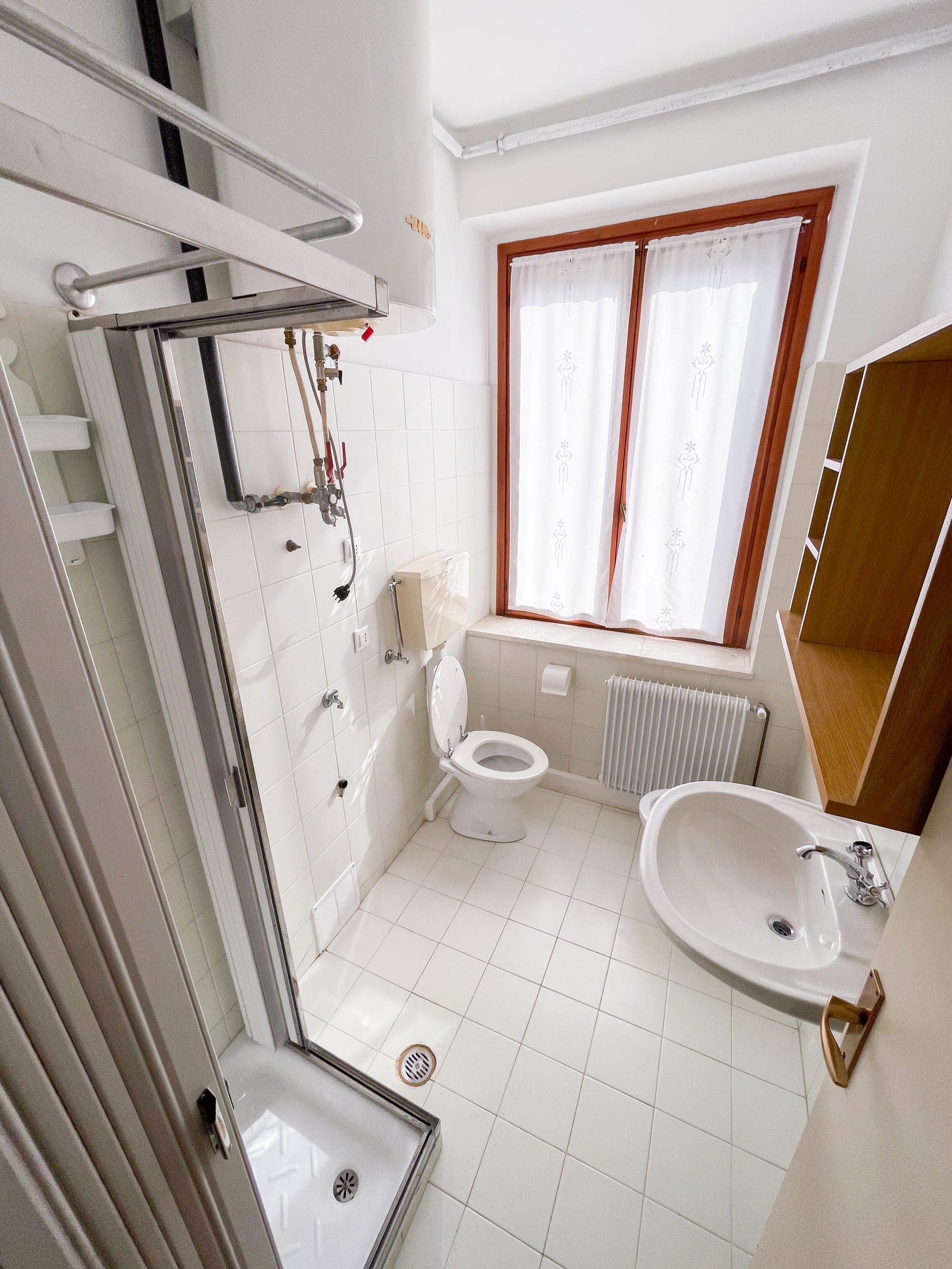 Bagno con doccia dell'appartamento 1 in affitto in Val d'Arzino