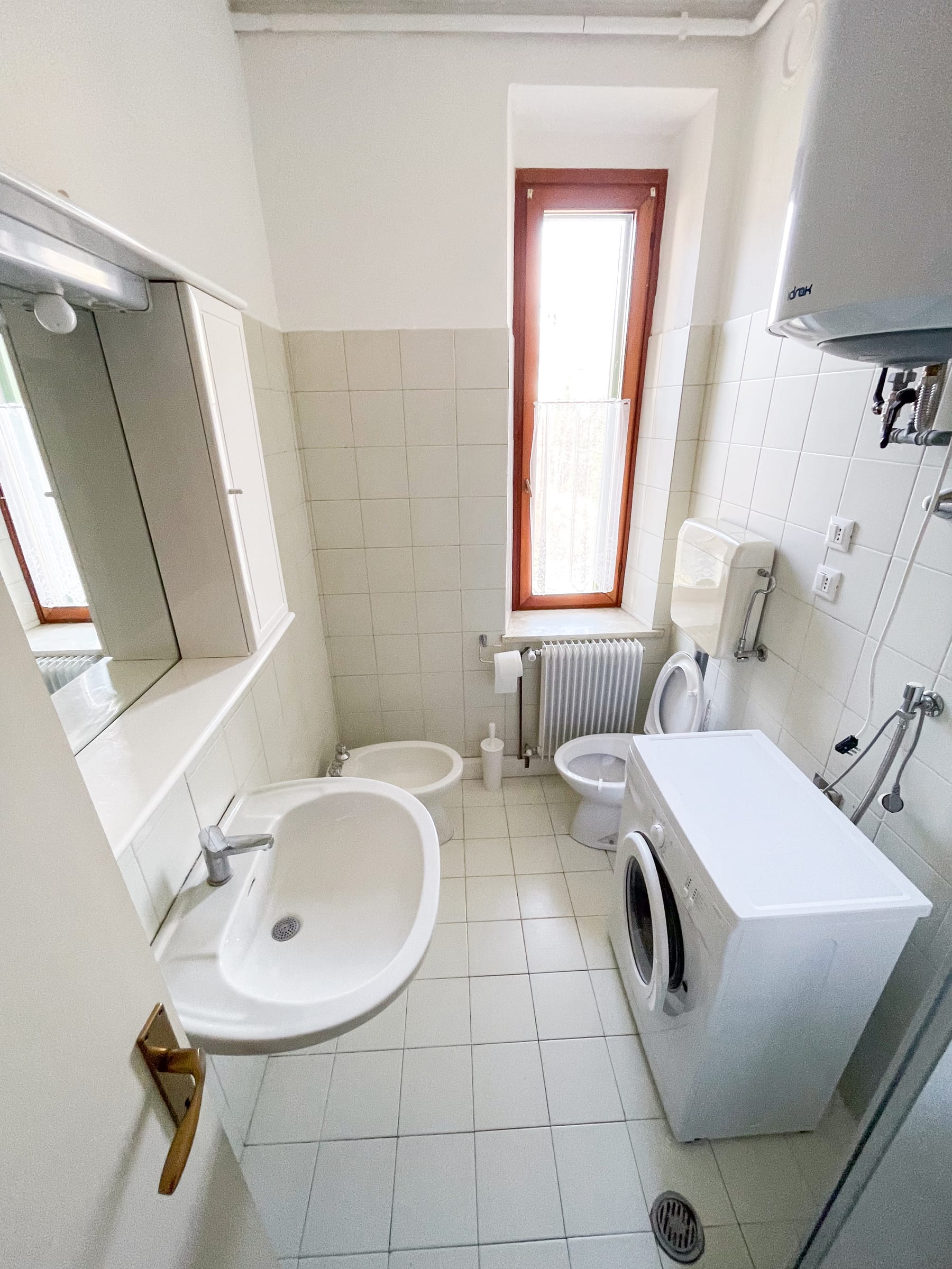 Bagno con doccia dell'appartamento 3 a Pielungo, Val d'Arzino