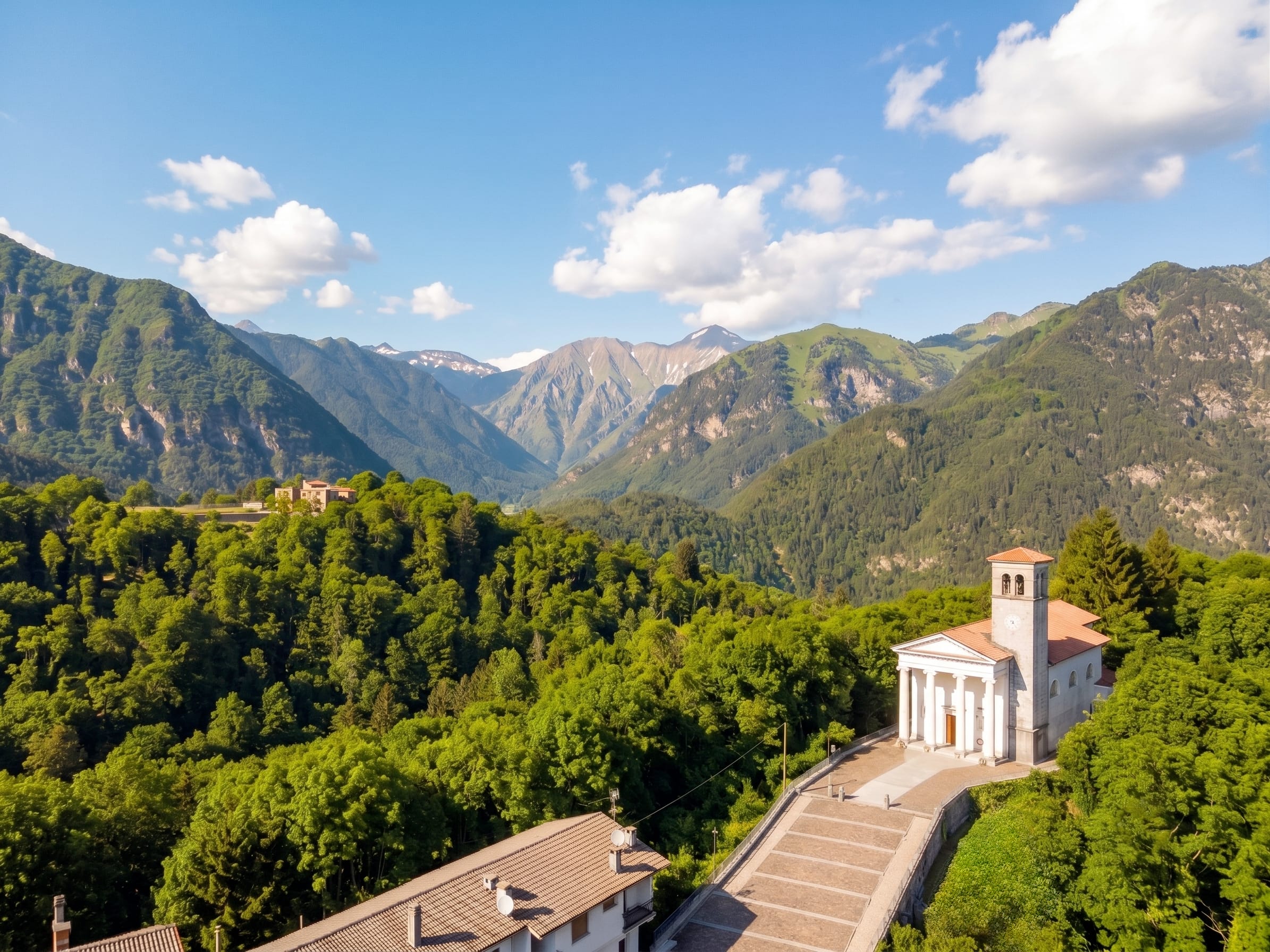 Panorama di Pielungo di Vito d'Asio con la chiesa e le montagne della Val d'Arzino