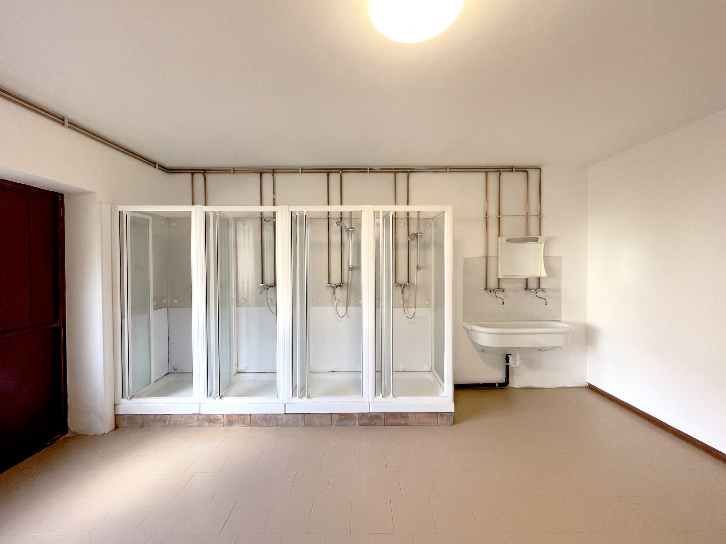 Area docce spaziosa e funzionale per assicurare comodità ai gruppi numerosi in autogestione