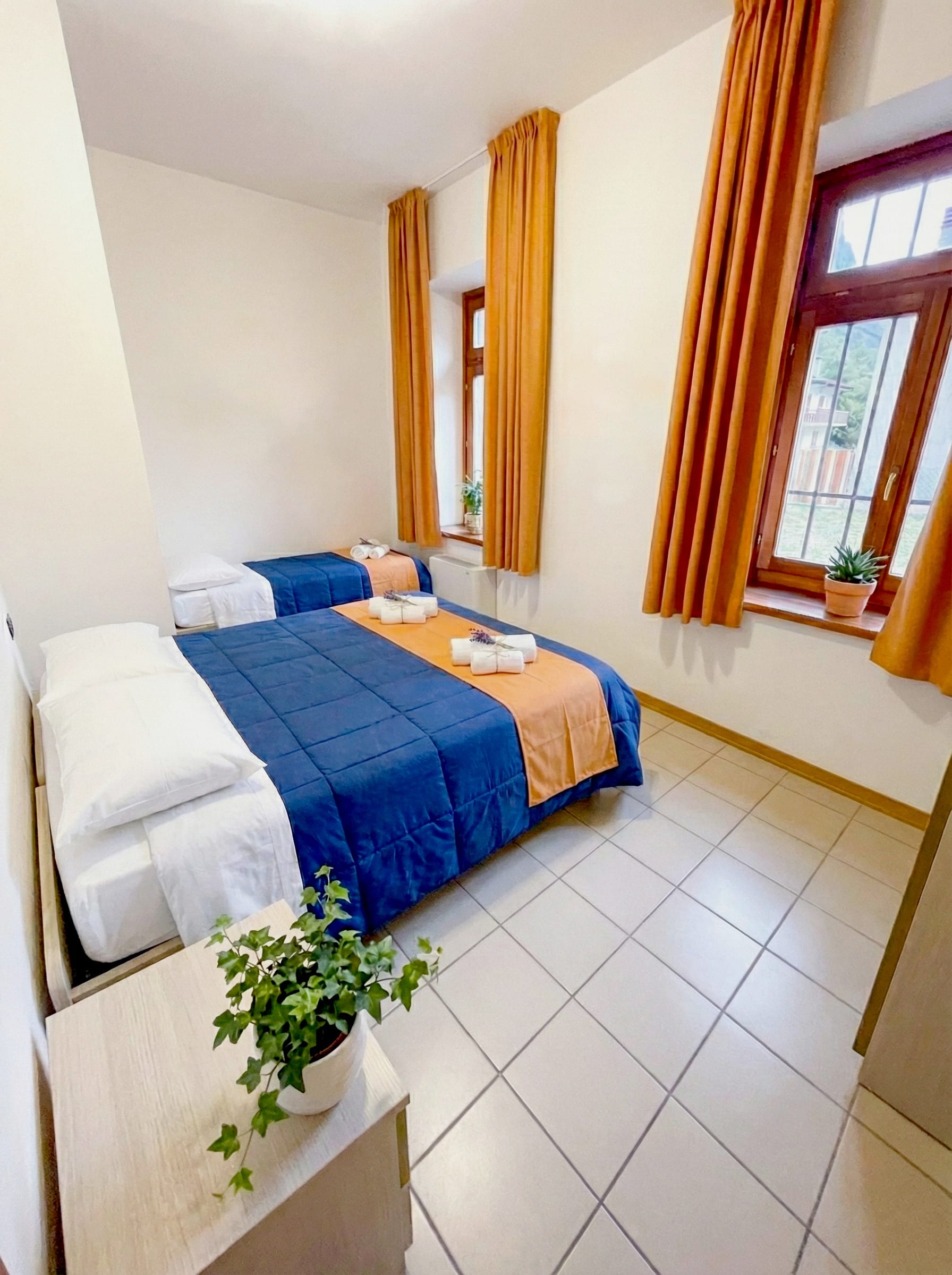 Luminosa camera da letto matrimoniale di Casa Clap, casa vacanze in Friuli