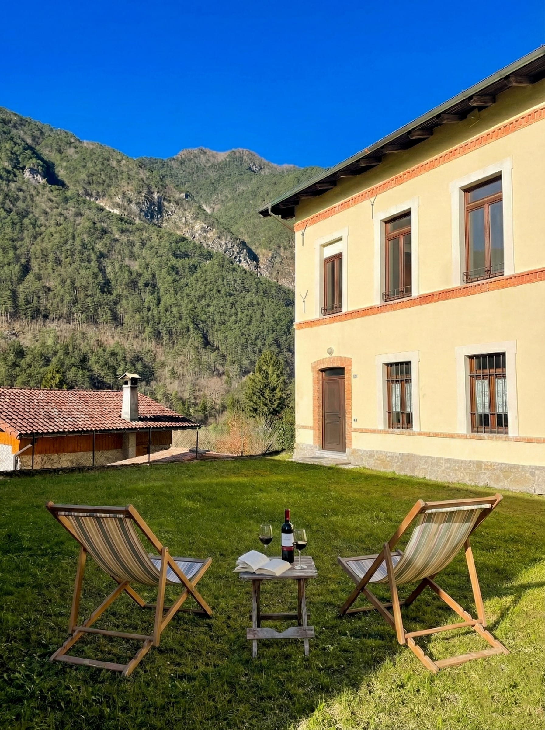 Ampio giardino privato di Casa Clap, ideale per il relax di famiglie e coppie in Val d'Arzino