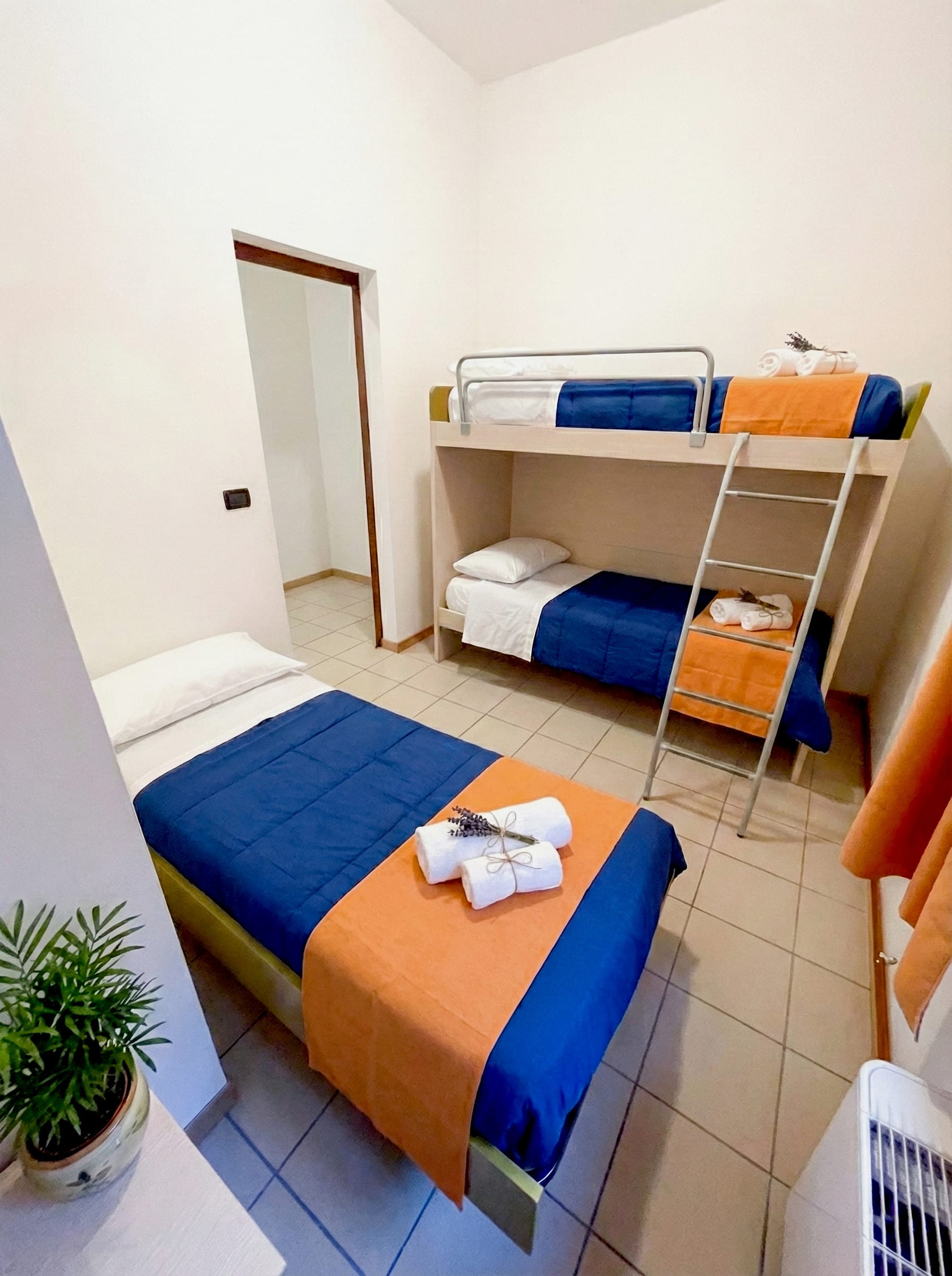 Seconda camera da letto con letti singoli, perfetta per bambini o ospiti a Casa Clap