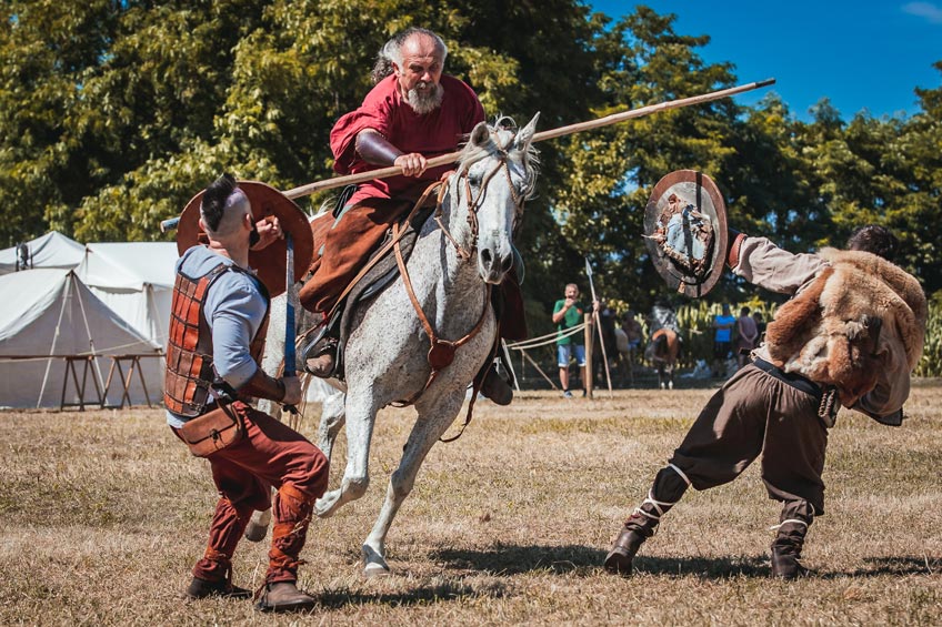Rievocazione storica a cavallo durante l'evento Tempora in Aquileia