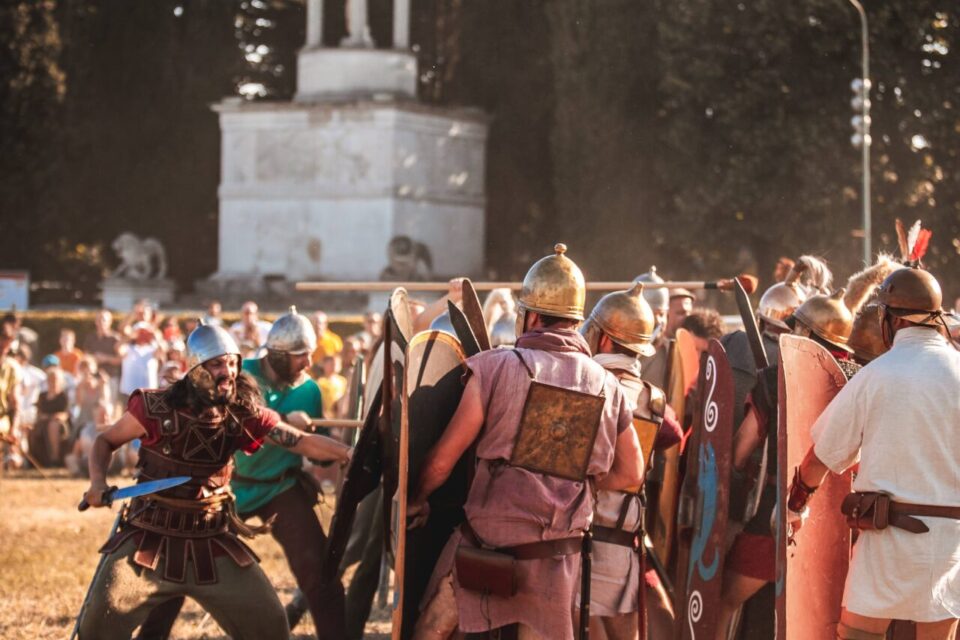 Combattimento tra legionari romani e barbari a Tempora in Aquileia