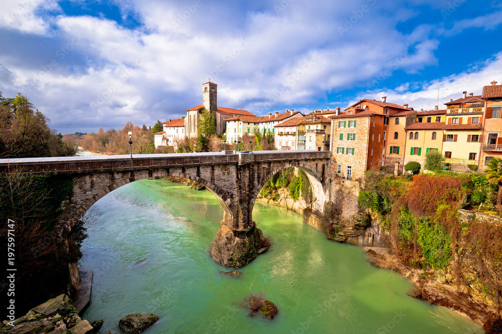 Ponte del Diavolo a Cividale del Friuli sul fiume Natisone con arcate in pietra