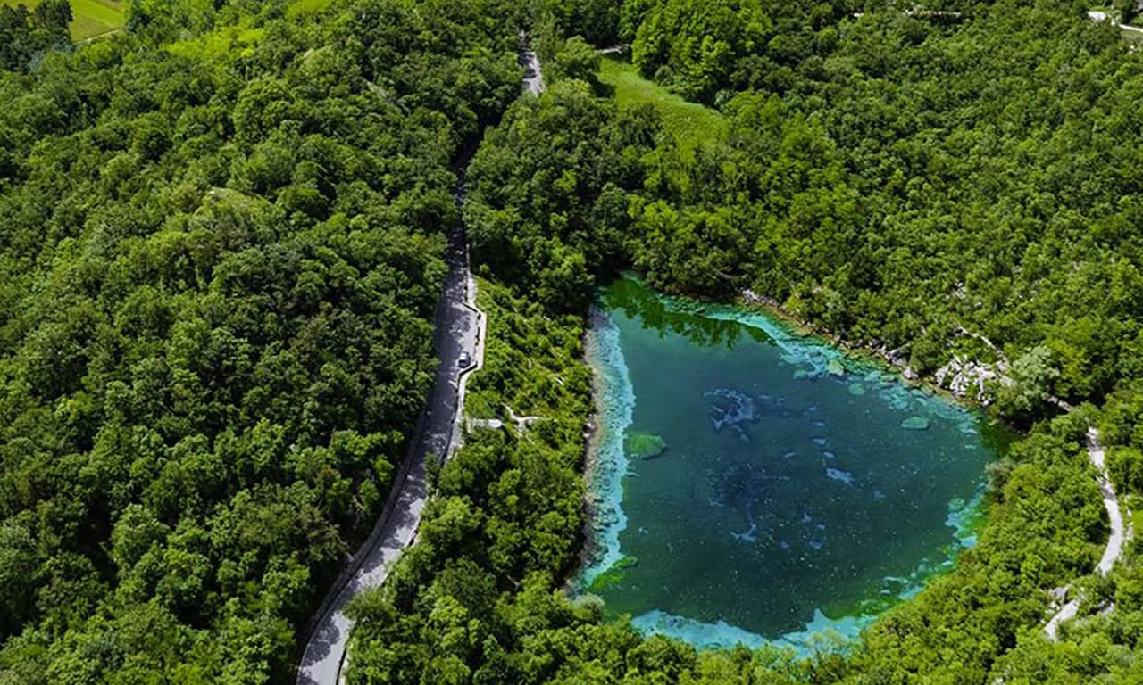 Vista dall'alto del Lago di Cornino a Forgaria nel Friuli