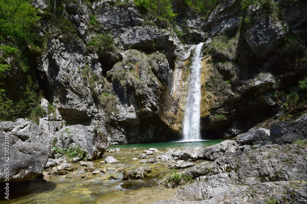 Cascata del Pissulat vicino Palcoda, meraviglie naturali Italia.