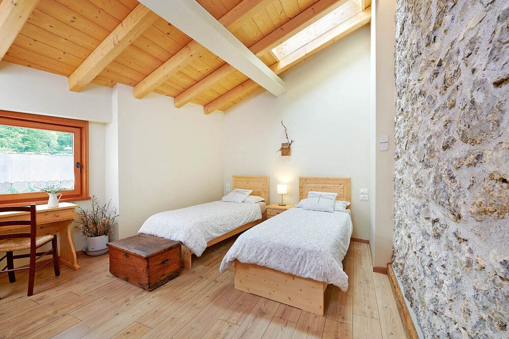 Affittacamere a Pordenone, accogliente con arredamento elegante e dettagli moderni.