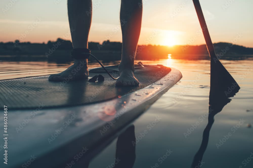 Escursione di SUP sul Fiume Tagliamento, caratterizzato da acque limpide e paesaggio naturale del Friuli